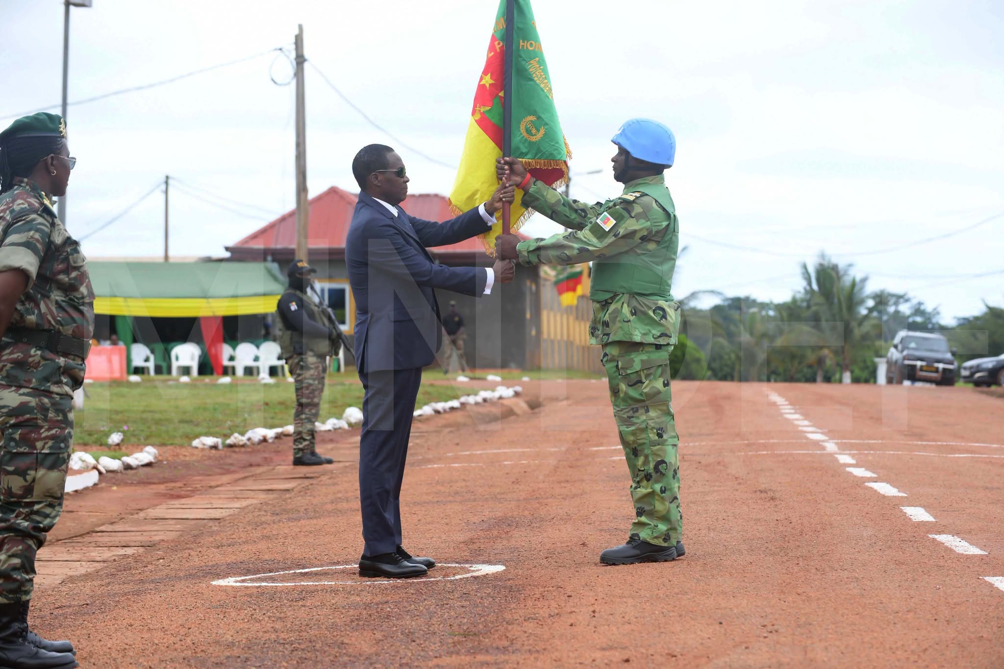 Remise de l'Etendard au 13ème Contingent Camerounais déployé à la MINUSCA